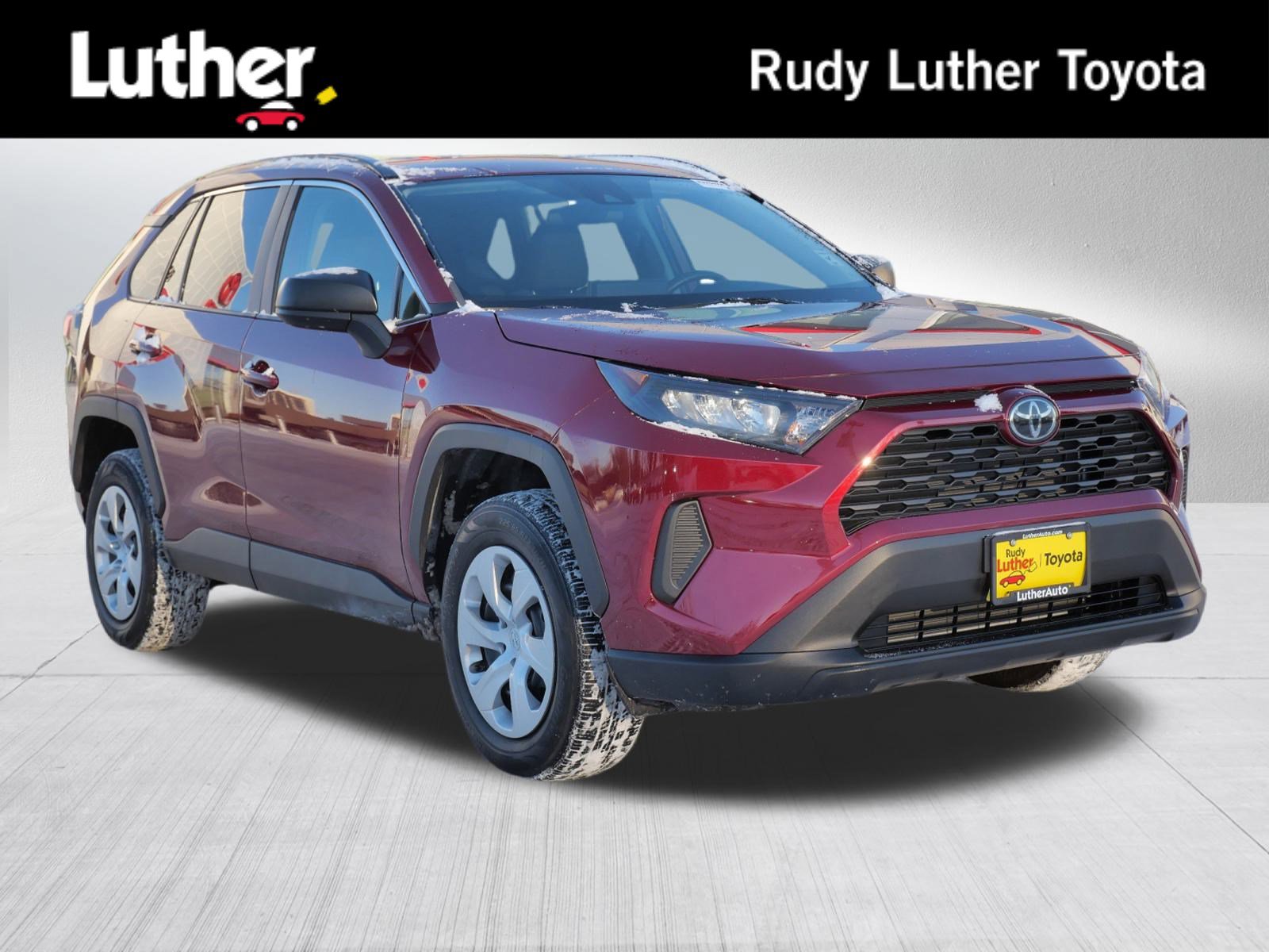 2020 Toyota RAV4 LE's photo