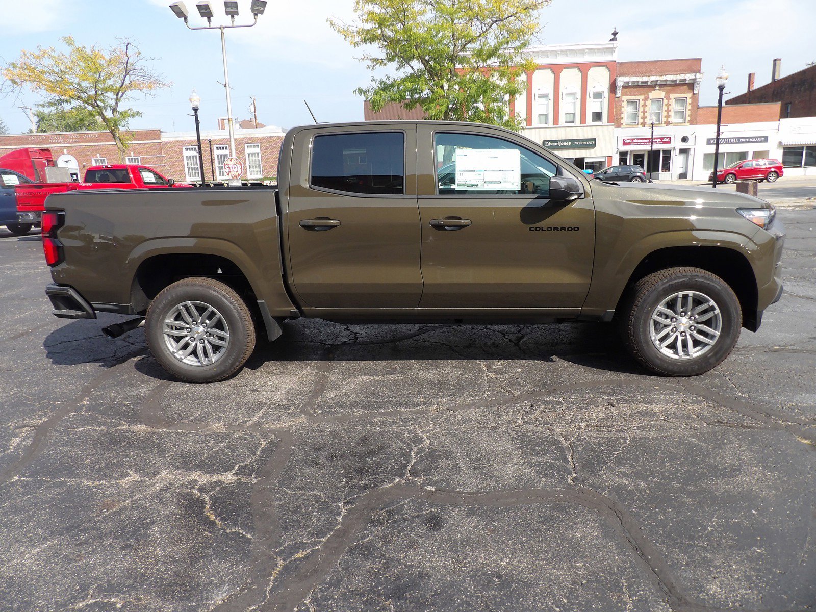 2024 Chevrolet Colorado LT photo 4