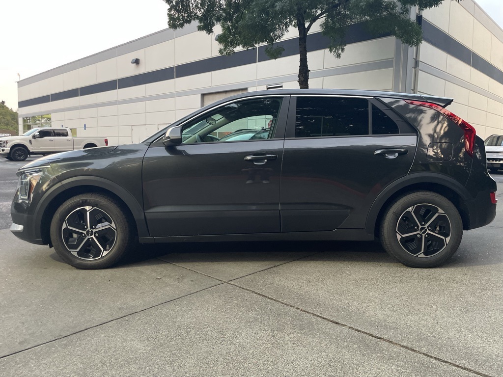 2023 Kia Niro LX photo 7