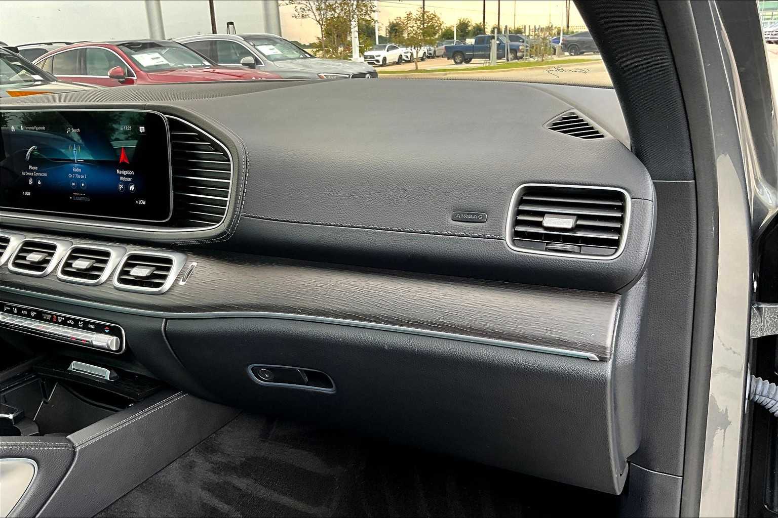 2022 Mercedes Benz GLS 450 4MATIC photo 16