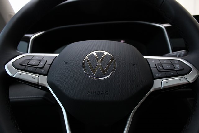 2025 Volkswagen Taos SE photo 6