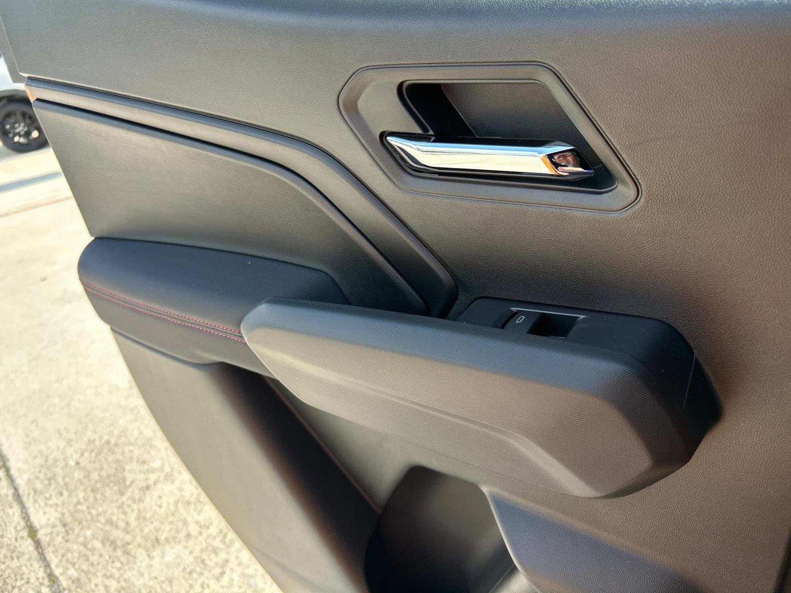 2025 Chevrolet Colorado Z71 photo 16