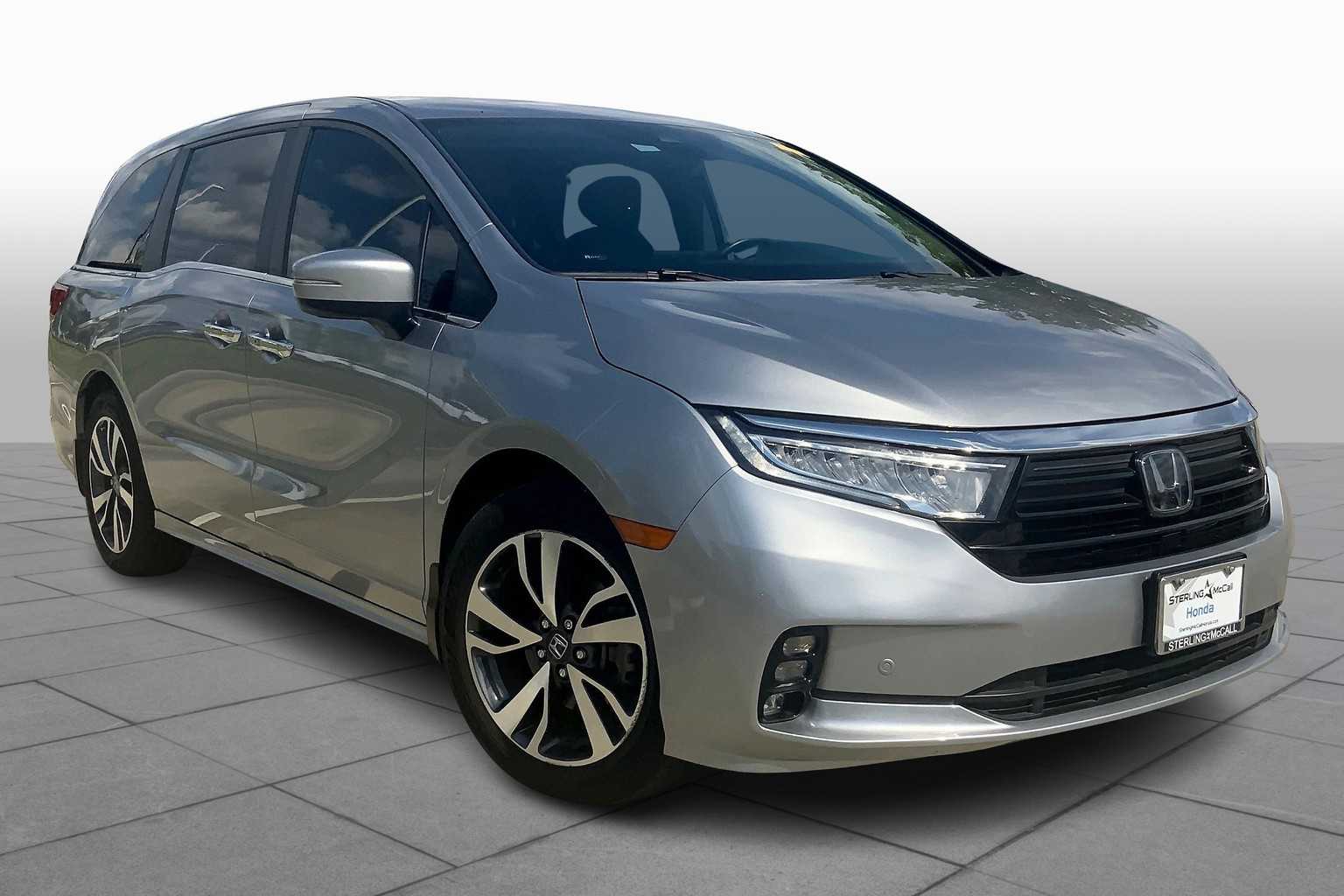 2023 Honda Odyssey Touring photo 2