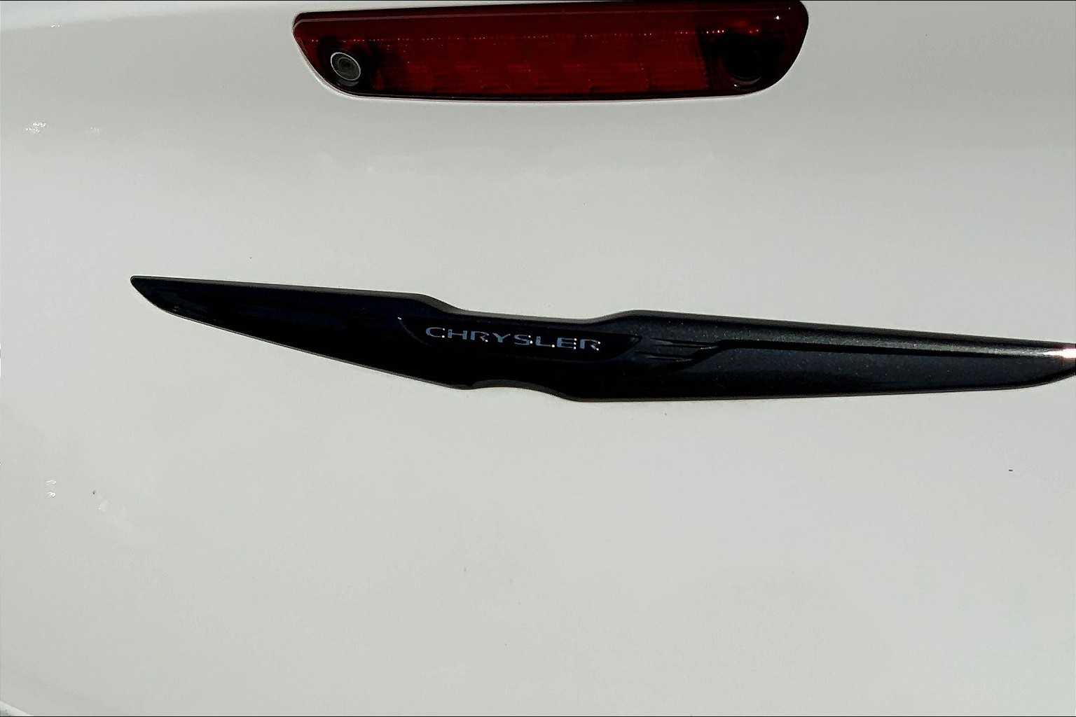 2021 Chrysler 300 Touring Limited photo 26