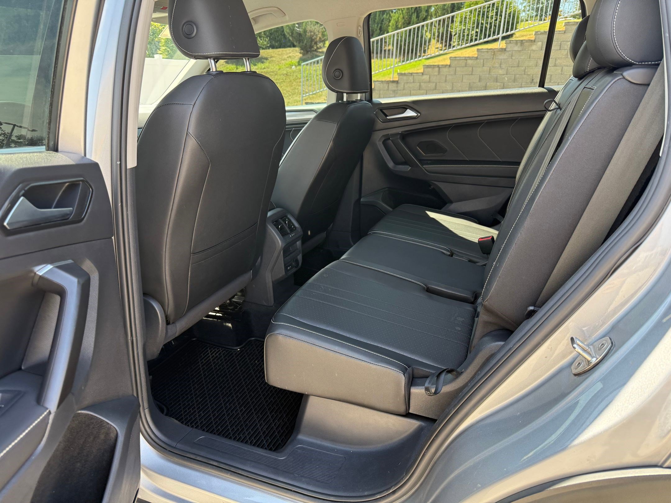 2023 Volkswagen Tiguan SE photo 11