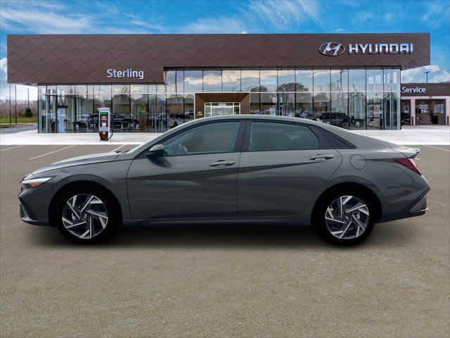 2025 Hyundai Elantra SEL Sport photo 3