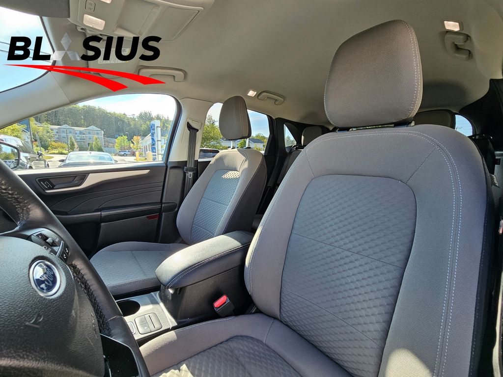 2022 Ford Escape SE photo 5