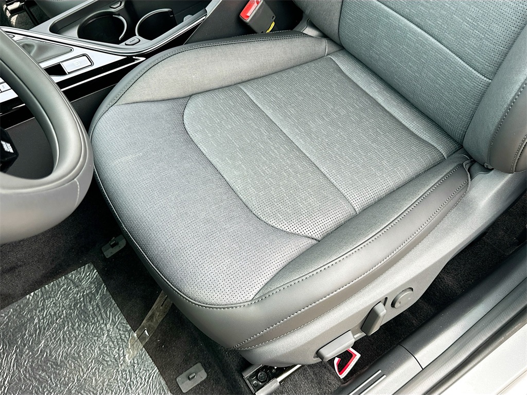 2025 Kia Niro SX Touring photo 17