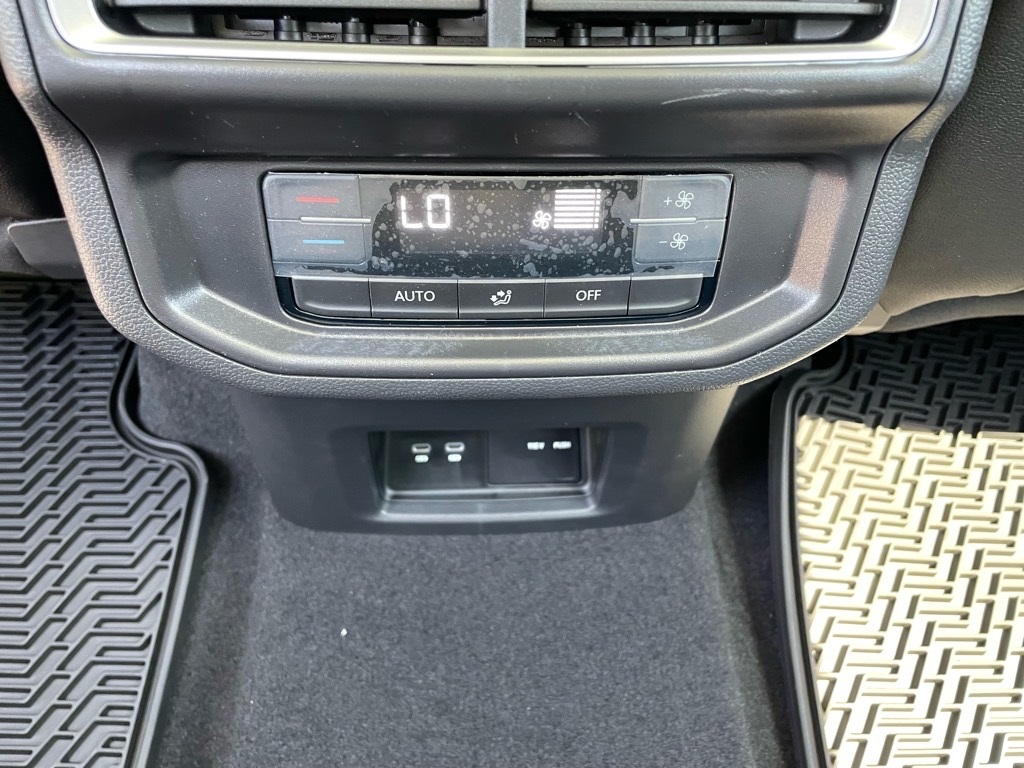 2025 Volkswagen Atlas Peak Edition SE photo 15