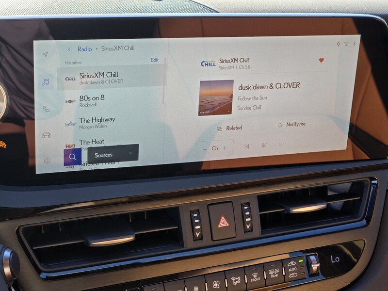 2025 Lexus ES 350 photo 11