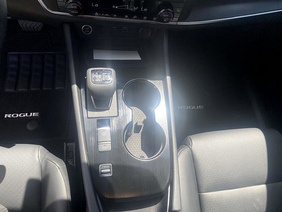 2023 Nissan Rogue SV photo 12