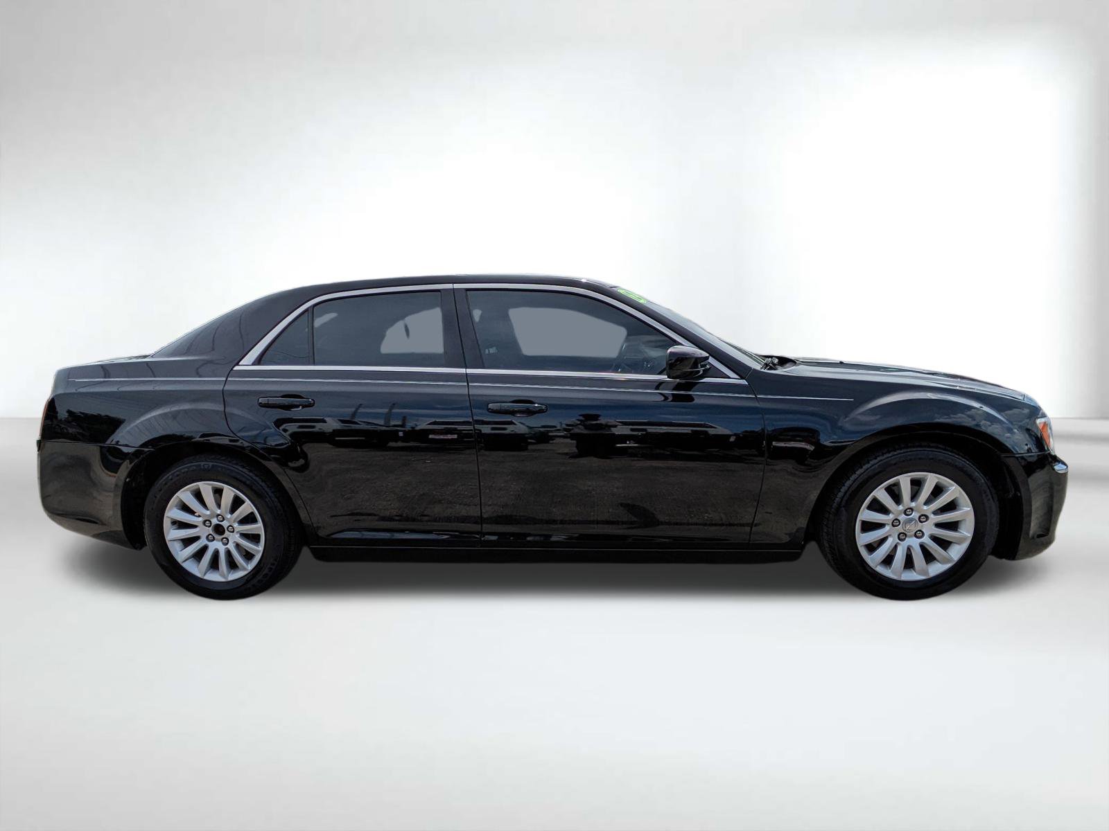 2012 Chrysler 300 Base photo 2