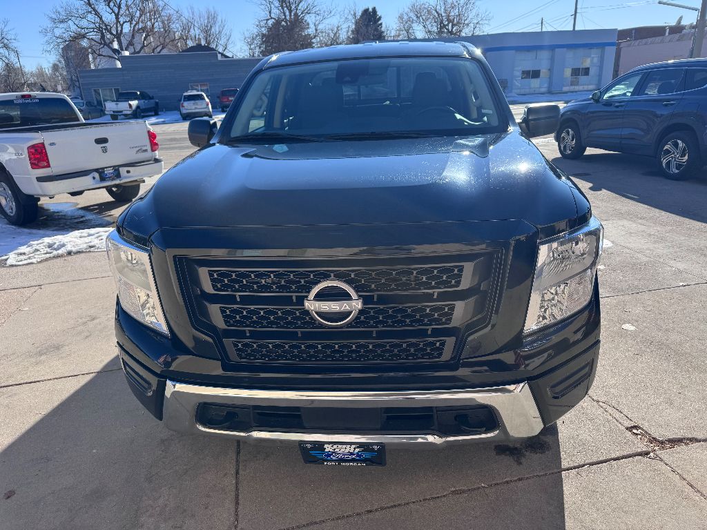 2023 Nissan Titan SV photo 2