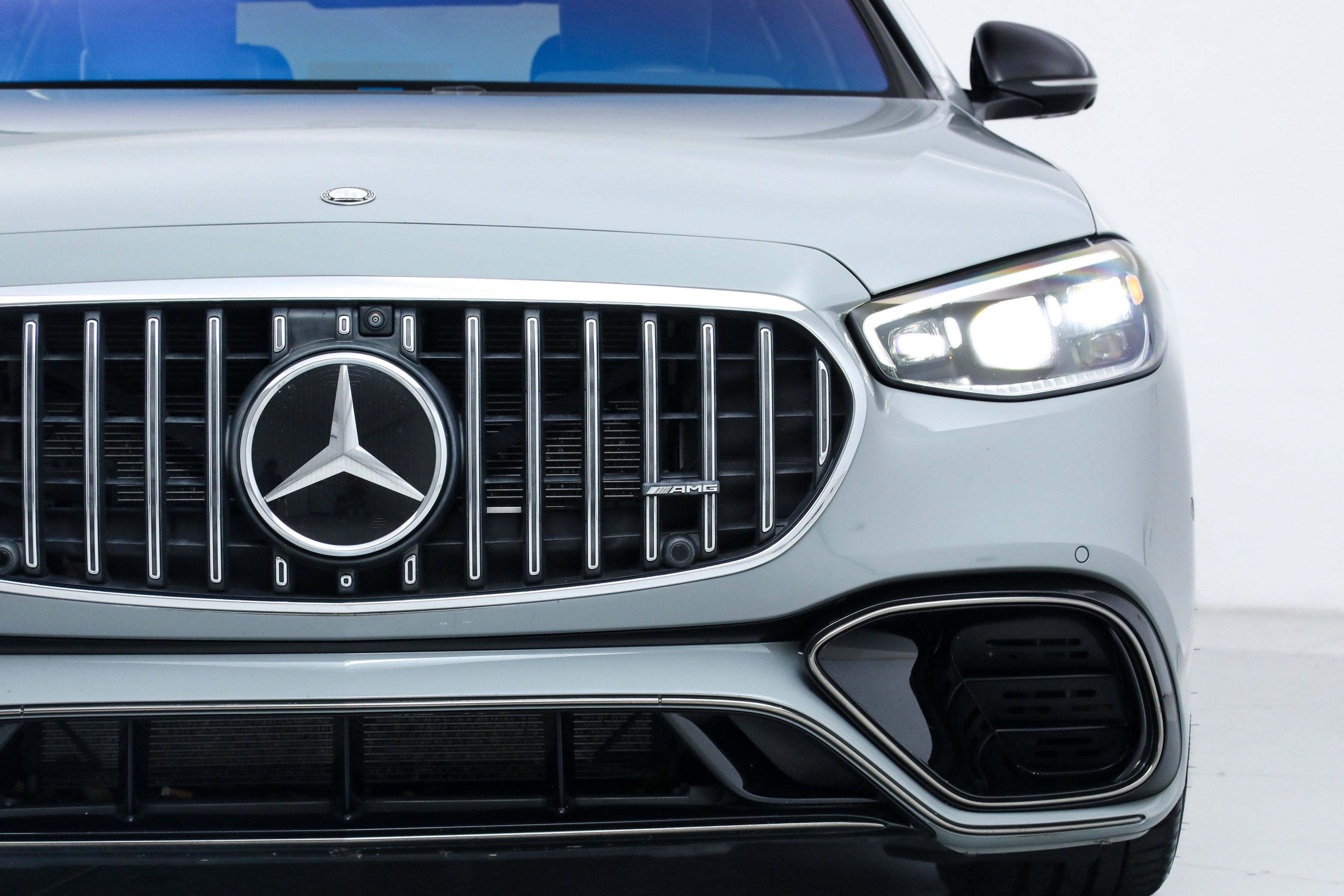 2024 Mercedes Benz S AMG 63 E PERFORMANCE photo 9