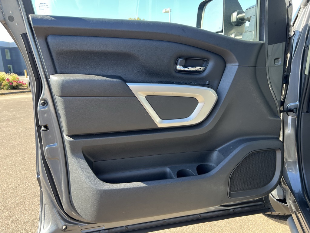 2023 Nissan Titan SV photo 10