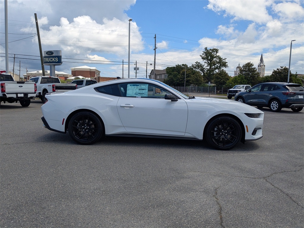 2025 Ford Mustang EcoBoost photo 4