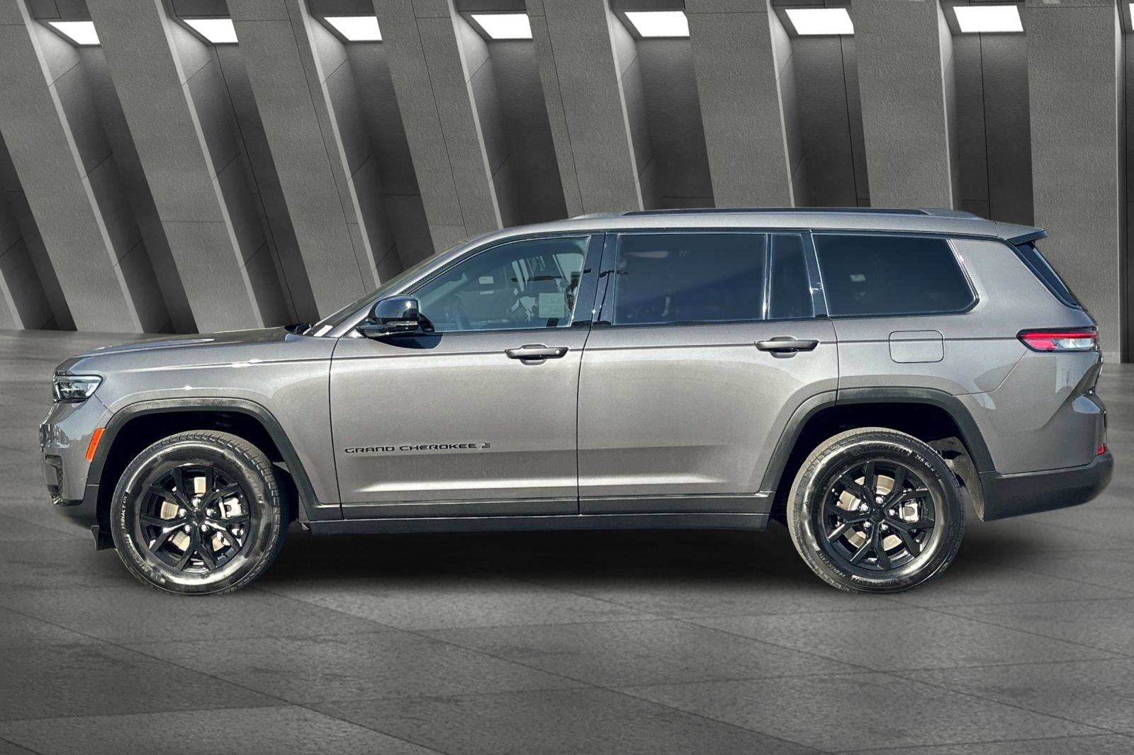 2024 Jeep Grand Cherokee Altitude photo 6