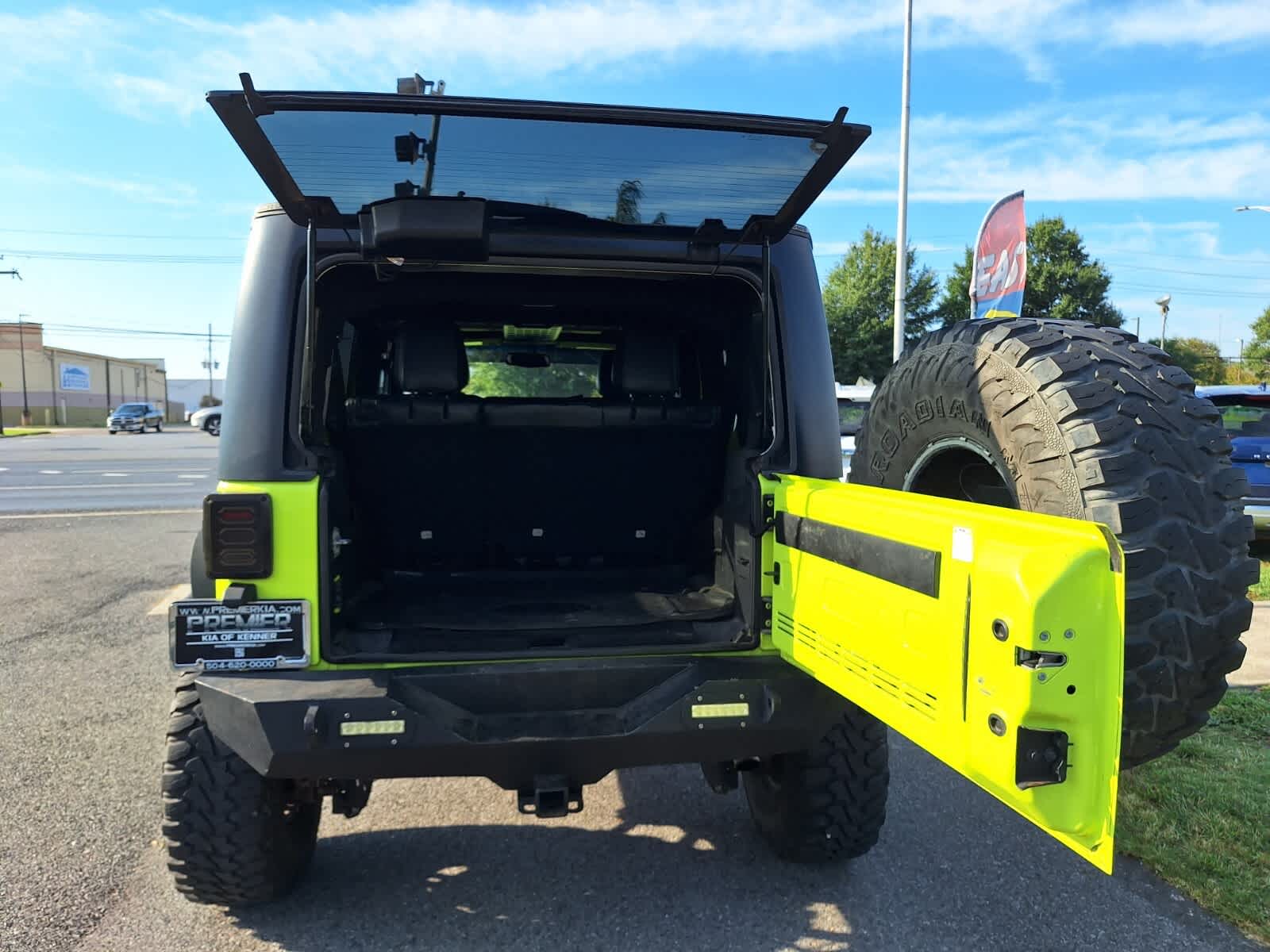 2016 Jeep Wrangler Unlimited Sahara photo 14