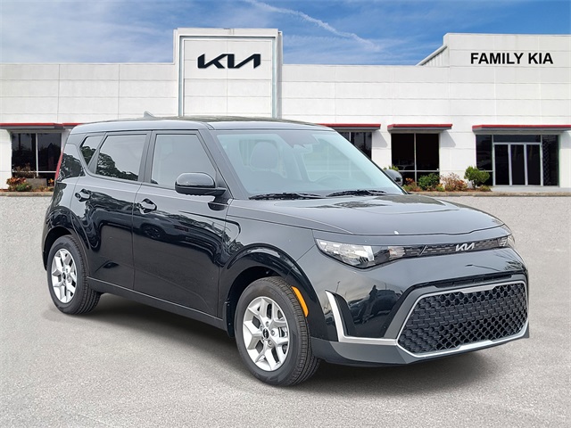 2025 Kia Soul LX's photo