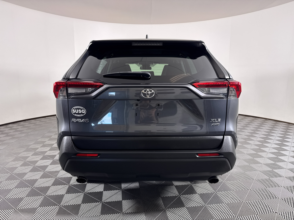2019 Toyota RAV4 XLE Premium photo 3