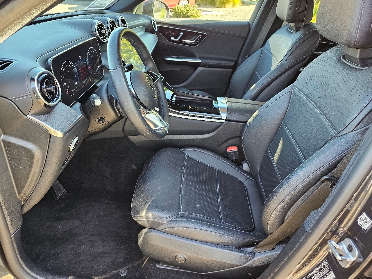 2024 Mercedes Benz GLC 300 4MATIC photo 2