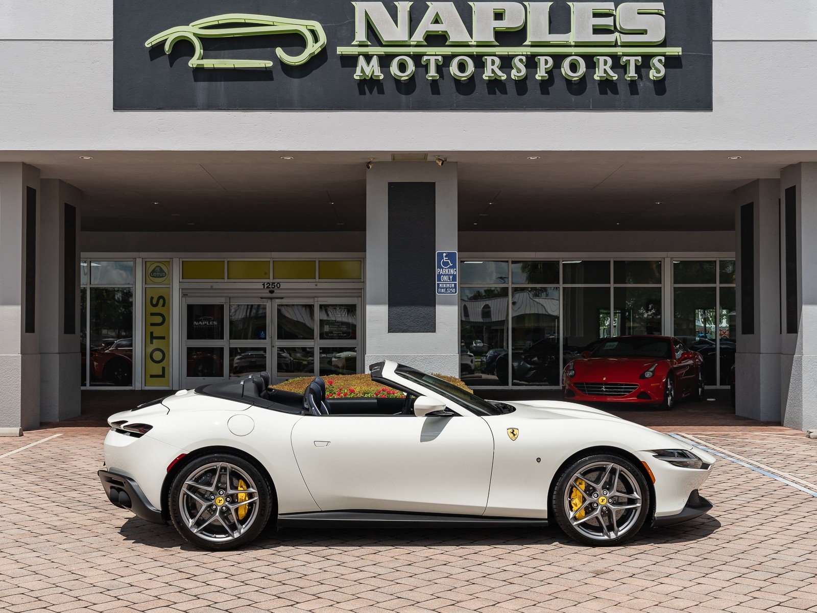 2024 Ferrari Roma Spider photo 39