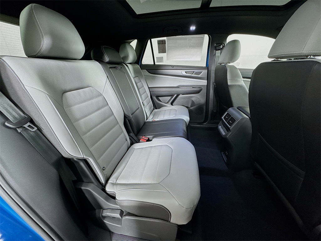 2025 Volkswagen Atlas Cross Sport SEL R-Line photo 17