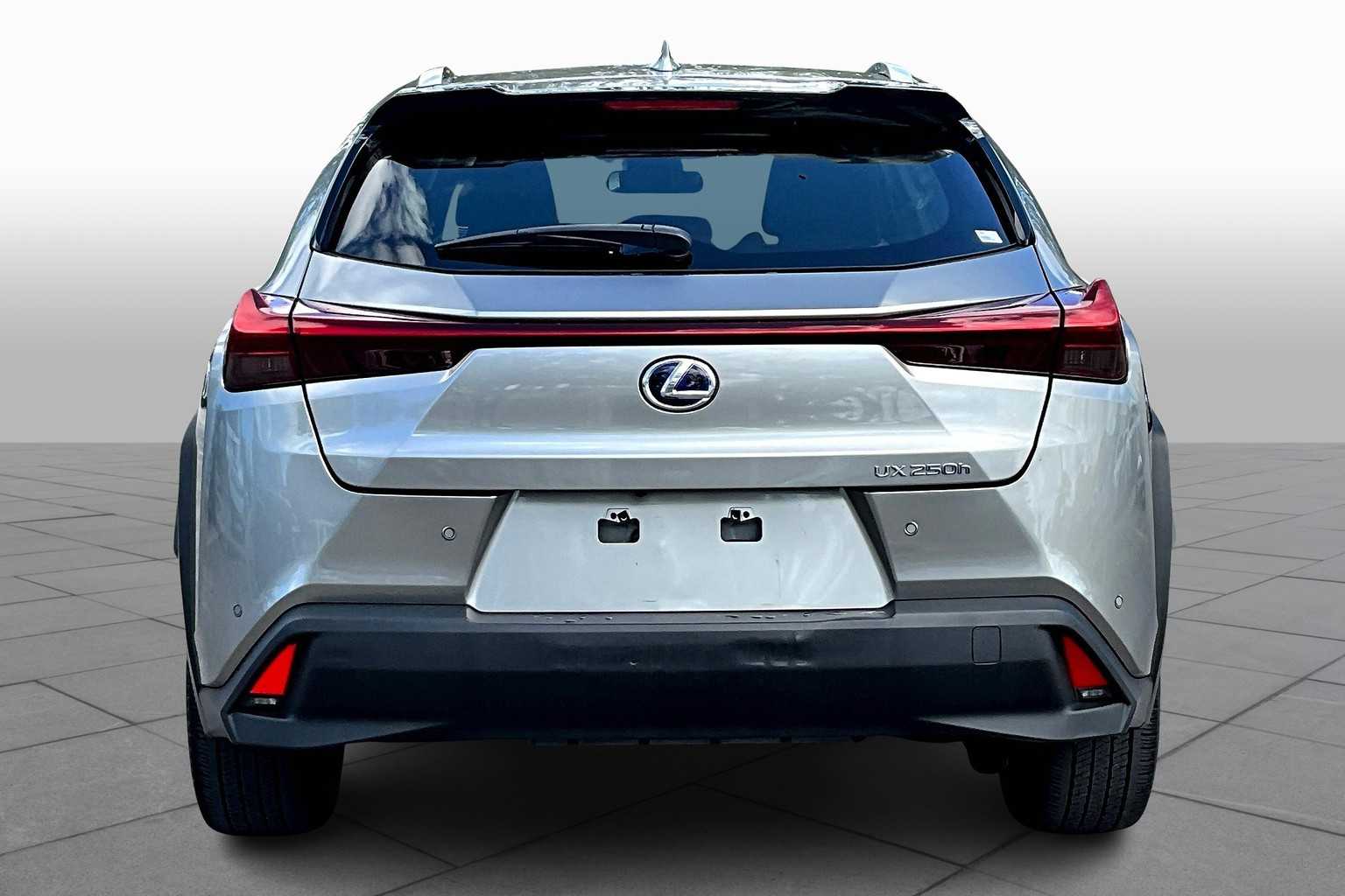 2021 Lexus UX 250h photo 4