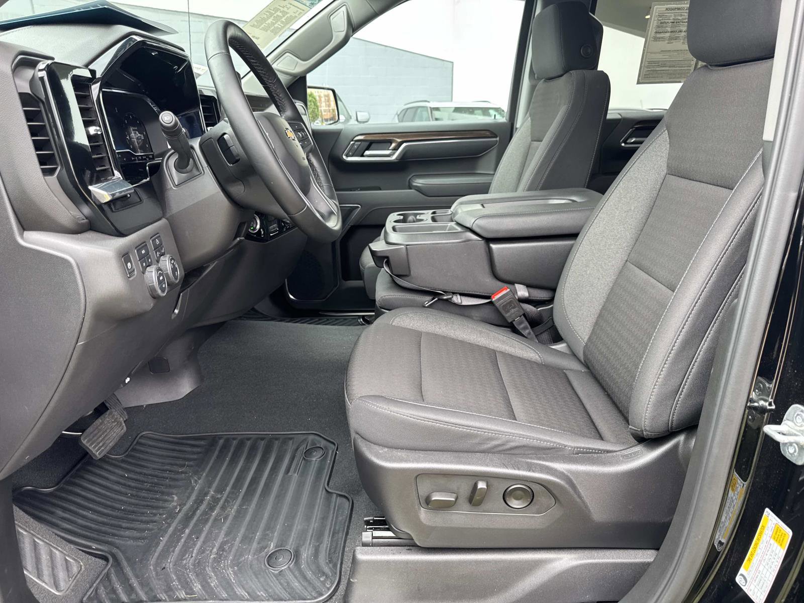 2025 Chevrolet Silverado 1500 LT photo 17
