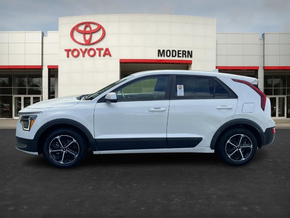 2023 Kia Niro LX photo 2