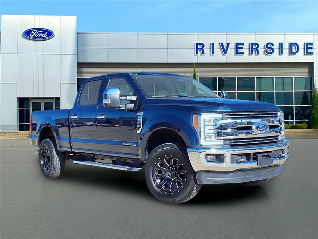2017 Ford F-350 Super Duty Lariat's photo
