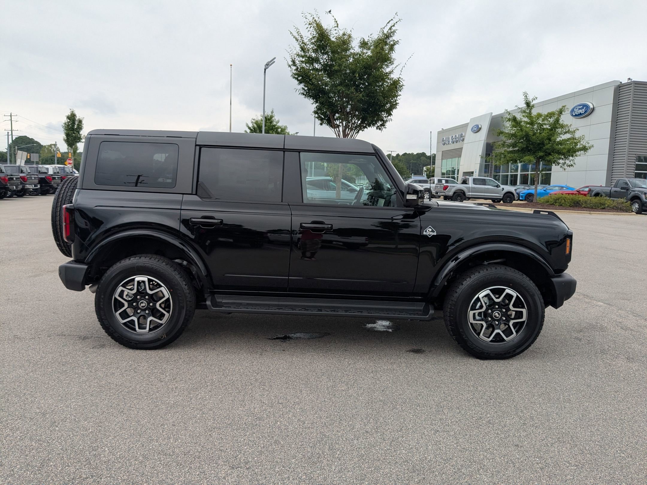 2025 Ford Bronco Outer Banks photo 6
