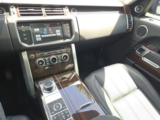 2016 Land Rover Range Rover HSE photo 11