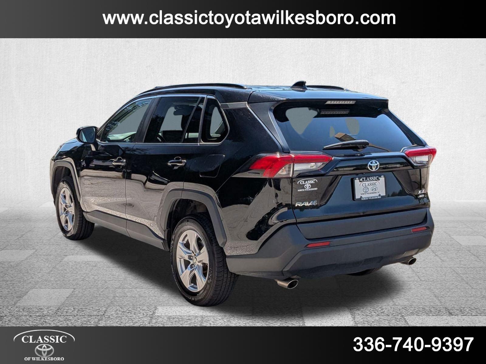 2023 Toyota RAV4 XLE photo 4