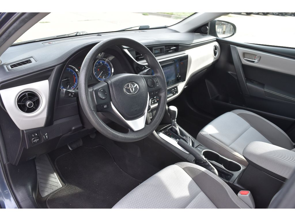 2019 Toyota Corolla LE photo 11