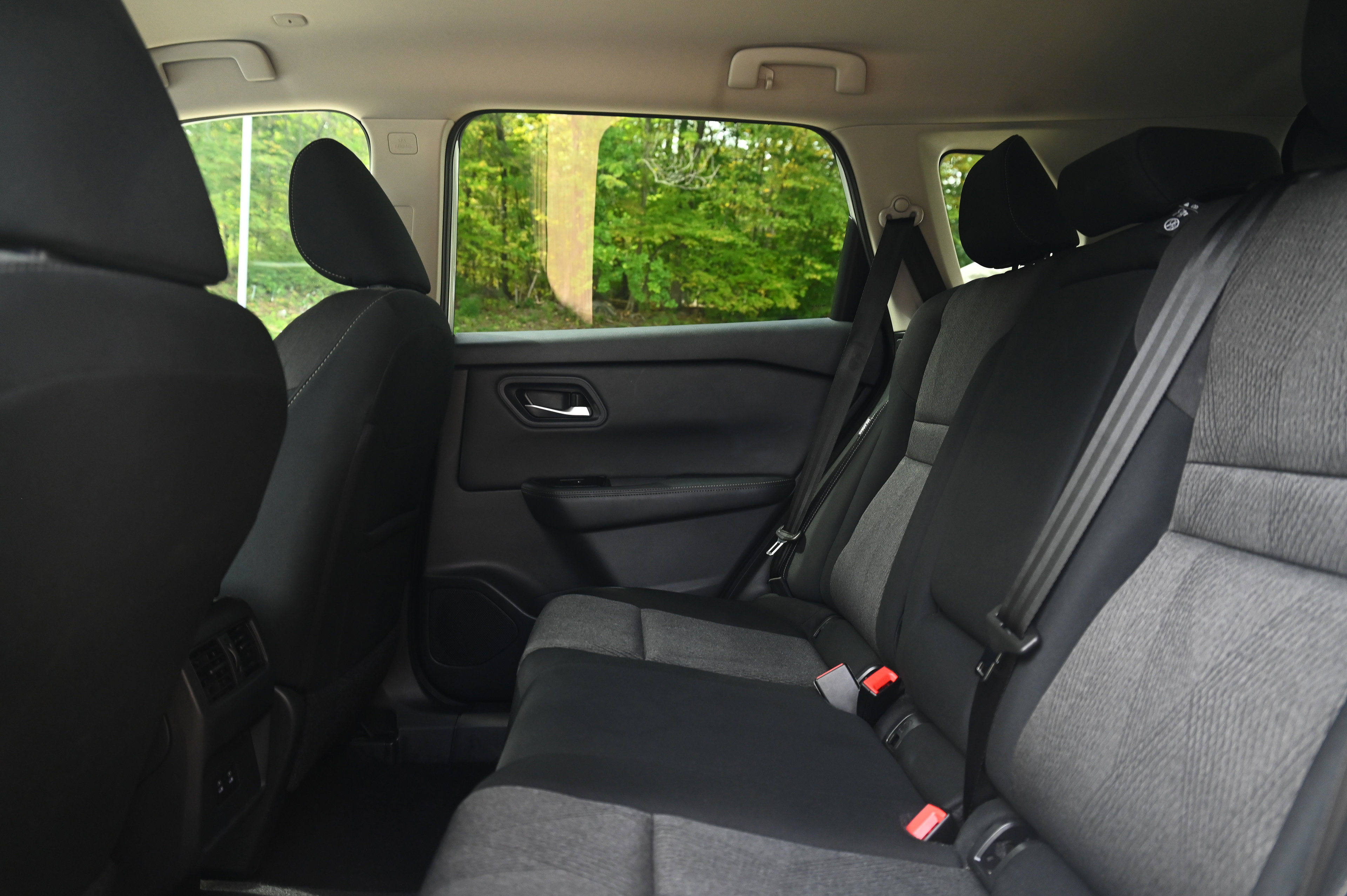 2024 Nissan Rogue SV photo 13