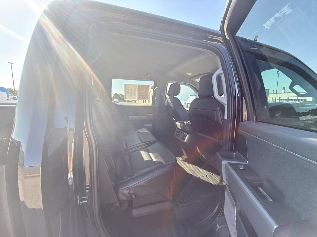 2023 Ford F-250 Lariat photo 28