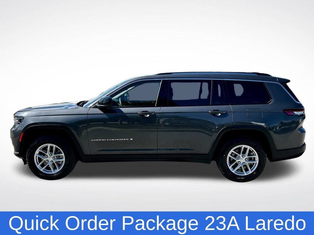2023 Jeep Grand Cherokee Laredo photo 3