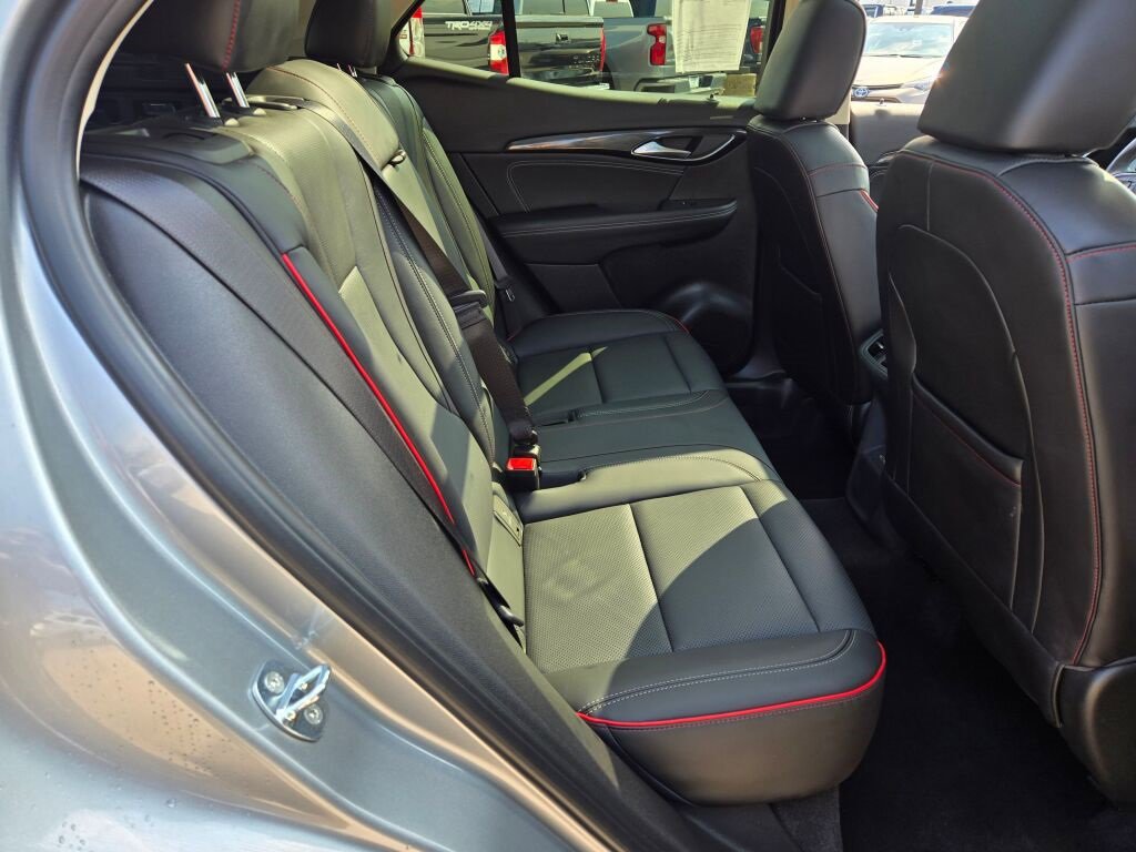 2023 Buick Envision Essence photo 9