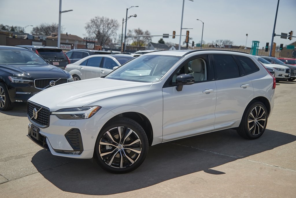 2025 VOLVO XC60 - Image 2