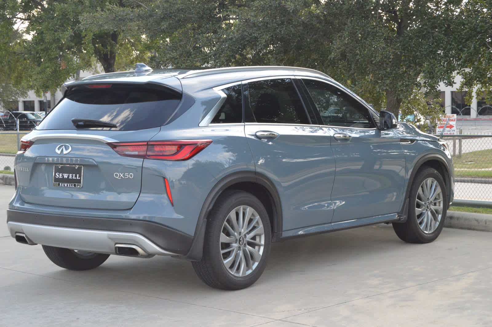 2023 Infiniti QX50 Luxe photo 3
