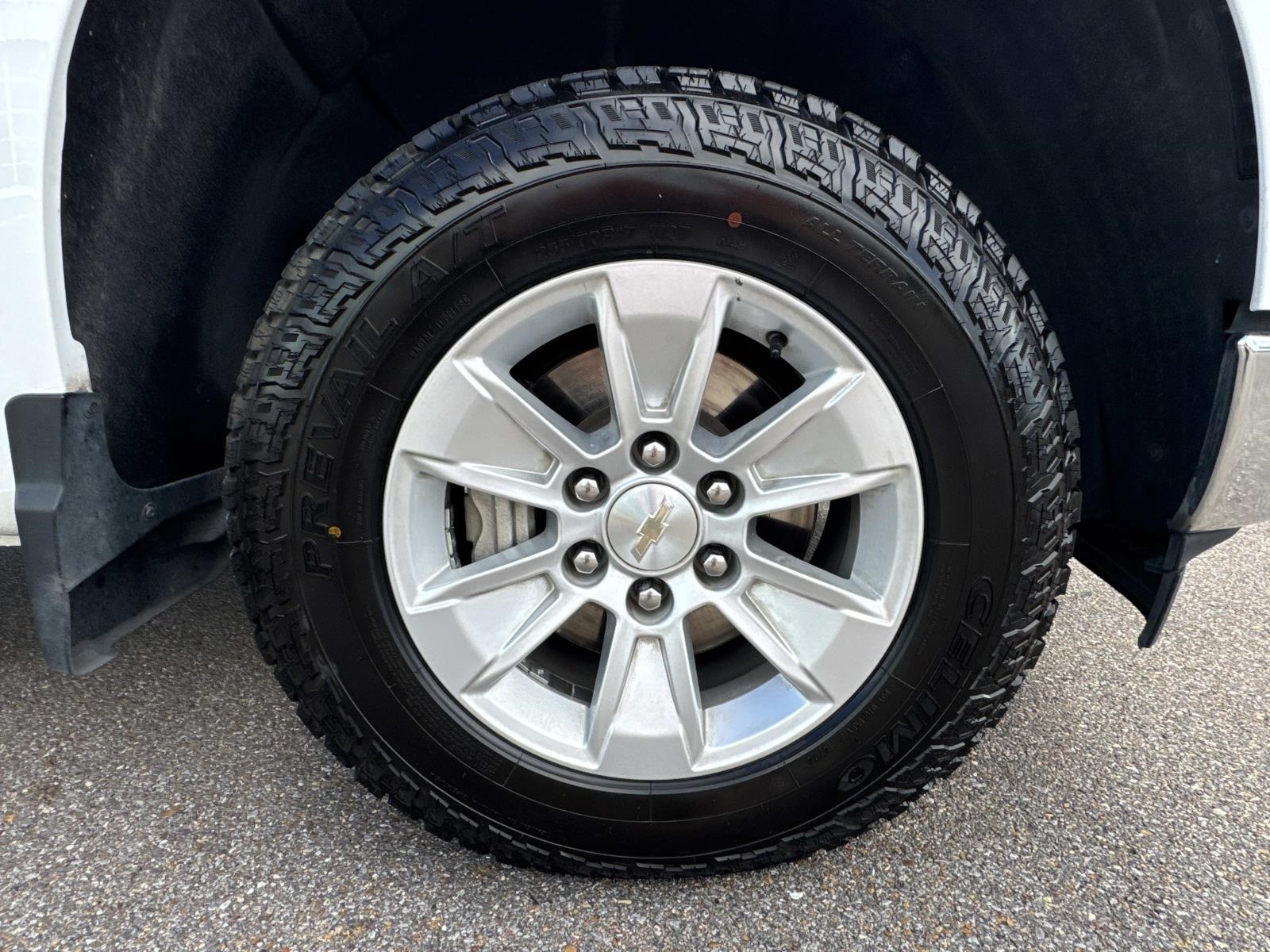 2024 Chevrolet Silverado 1500 LT photo 4