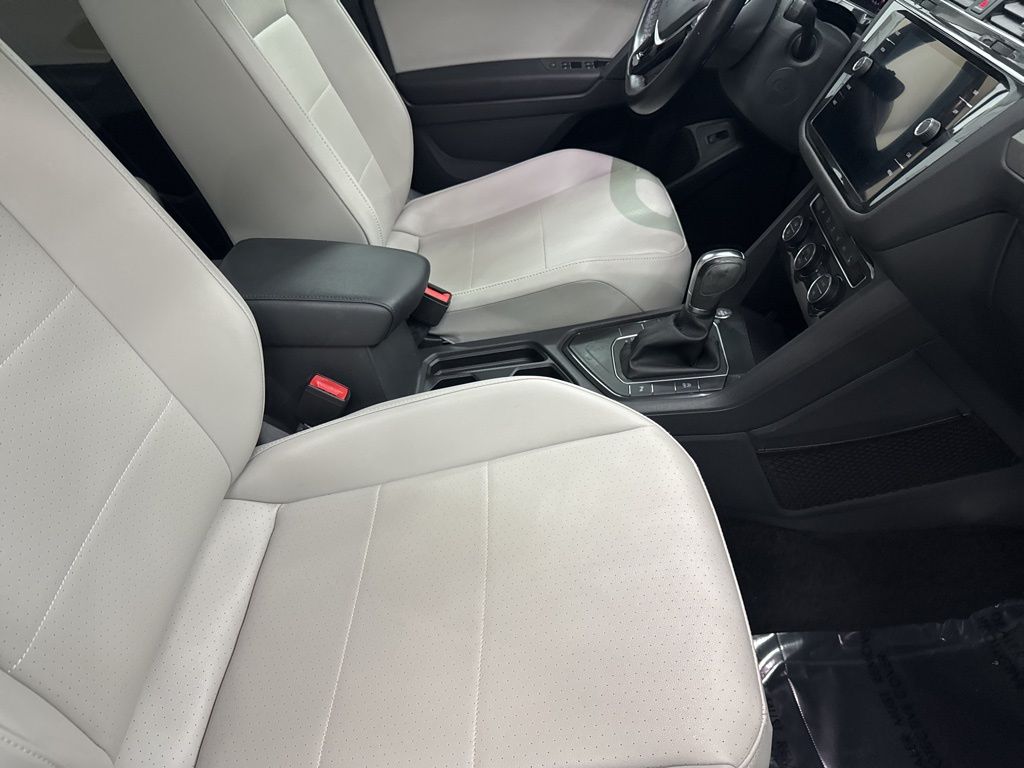 2019 Volkswagen Tiguan SEL R-Line photo 27