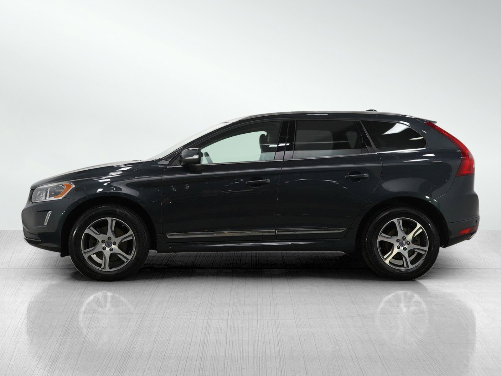 Used 2015 Volvo XC60 T6 Platinum with VIN YV4902RM6F2654519 for sale in Roseville, Minnesota