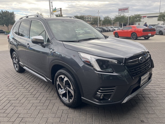 2023 Subaru Forester Touring photo 2