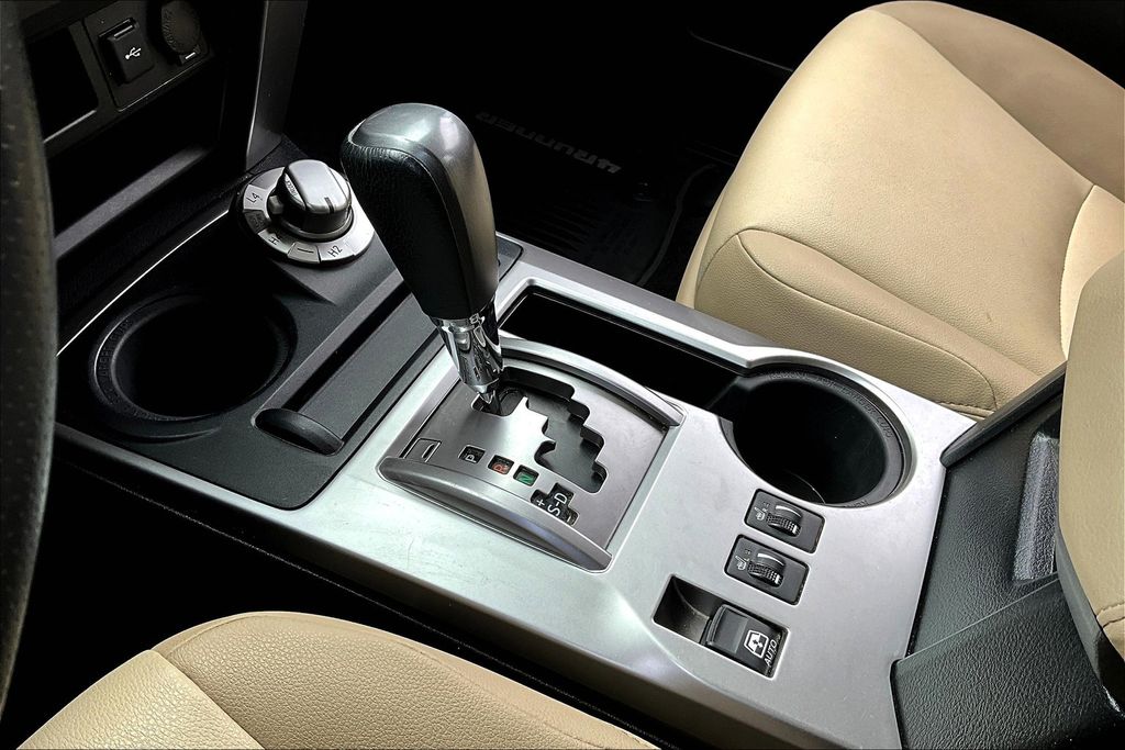 2020 Toyota 4Runner SR5 Premium photo 29