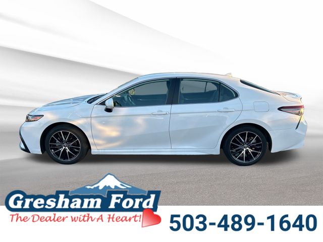 2024 Toyota Camry SE photo 2