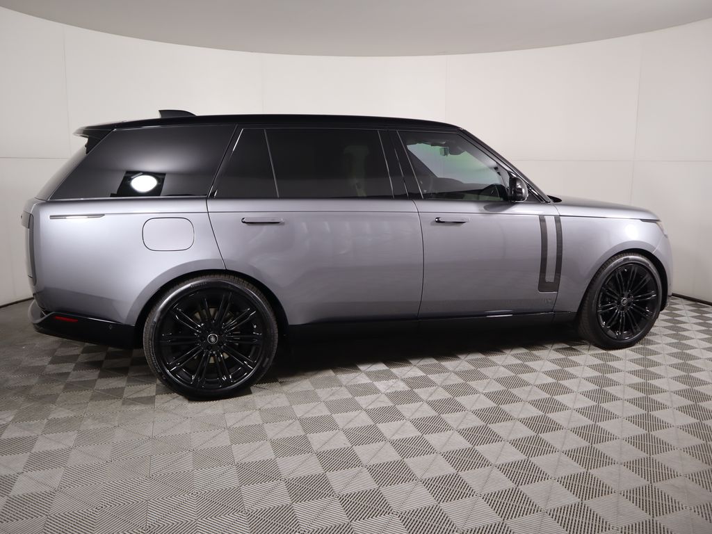 2025 Land Rover Range Rover SE photo 4