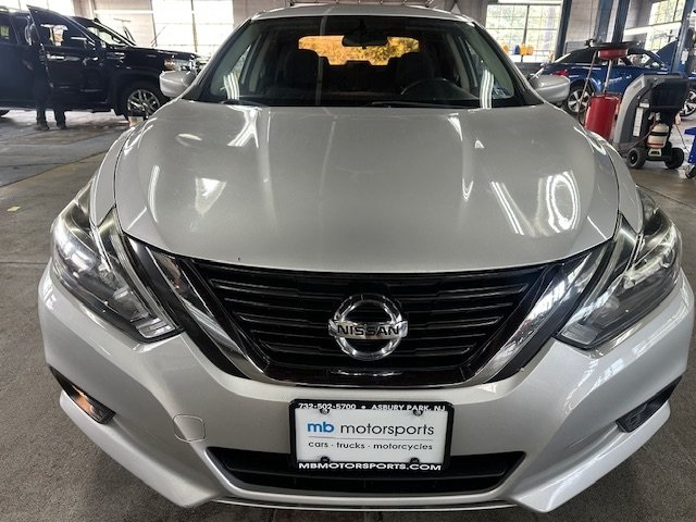 2017 Nissan Altima 2.5 SR photo 2