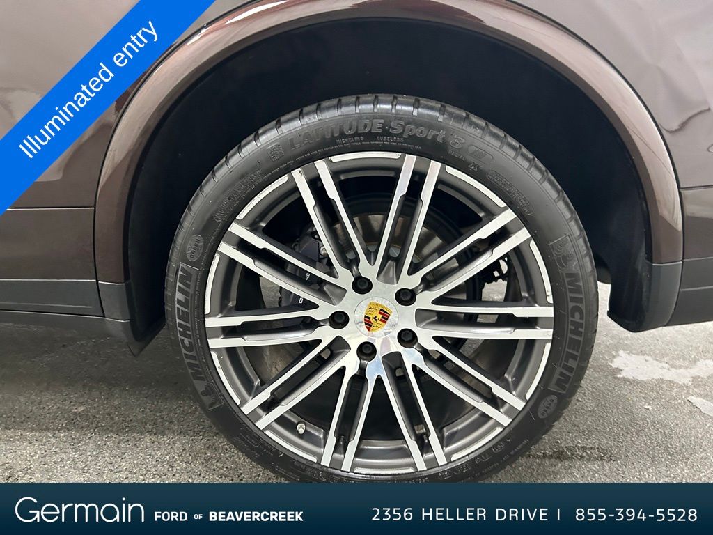2017 Porsche Cayenne Base photo 11